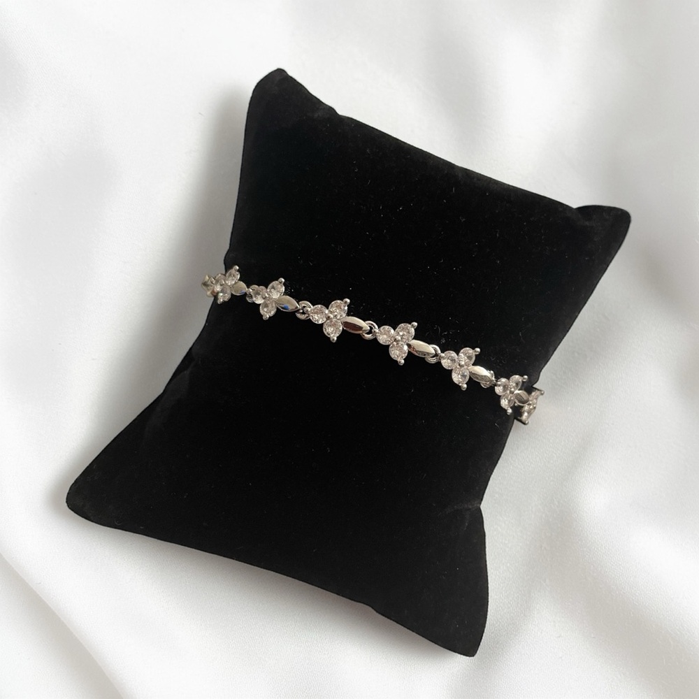 PrettyBird Floral Tennis Bracelet